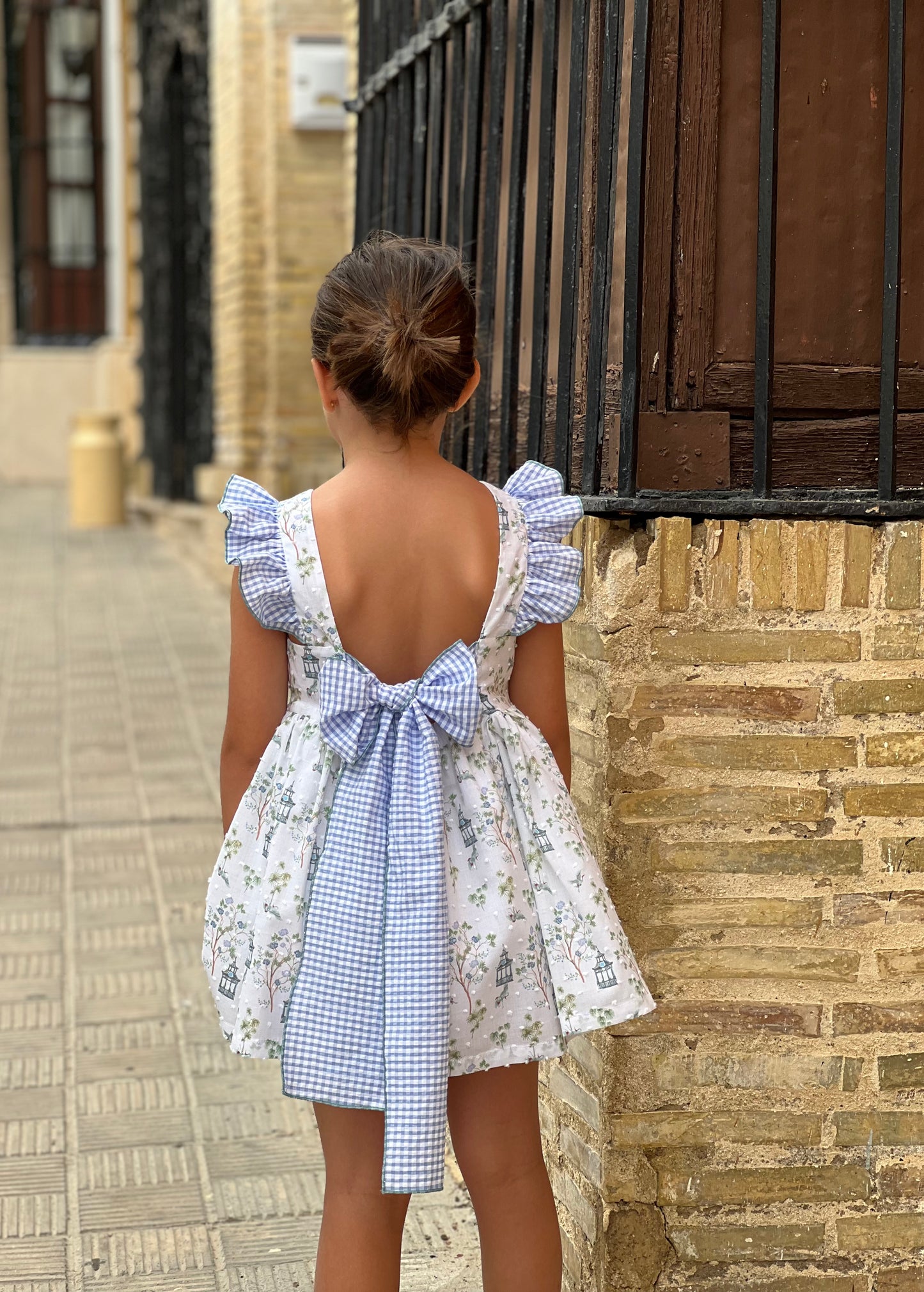 Dress with bow and lanterns